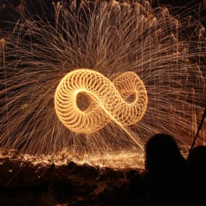 Vuurwerk in de vorm van een infinity-teken, beeld bij CRM-systeem